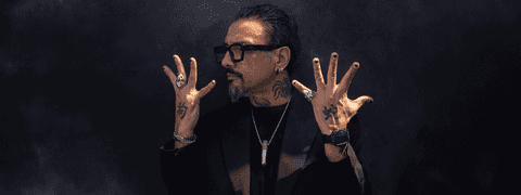 Claudio Valenzuela - "La Historia De Lucybell y Su Viaje En Solitario"